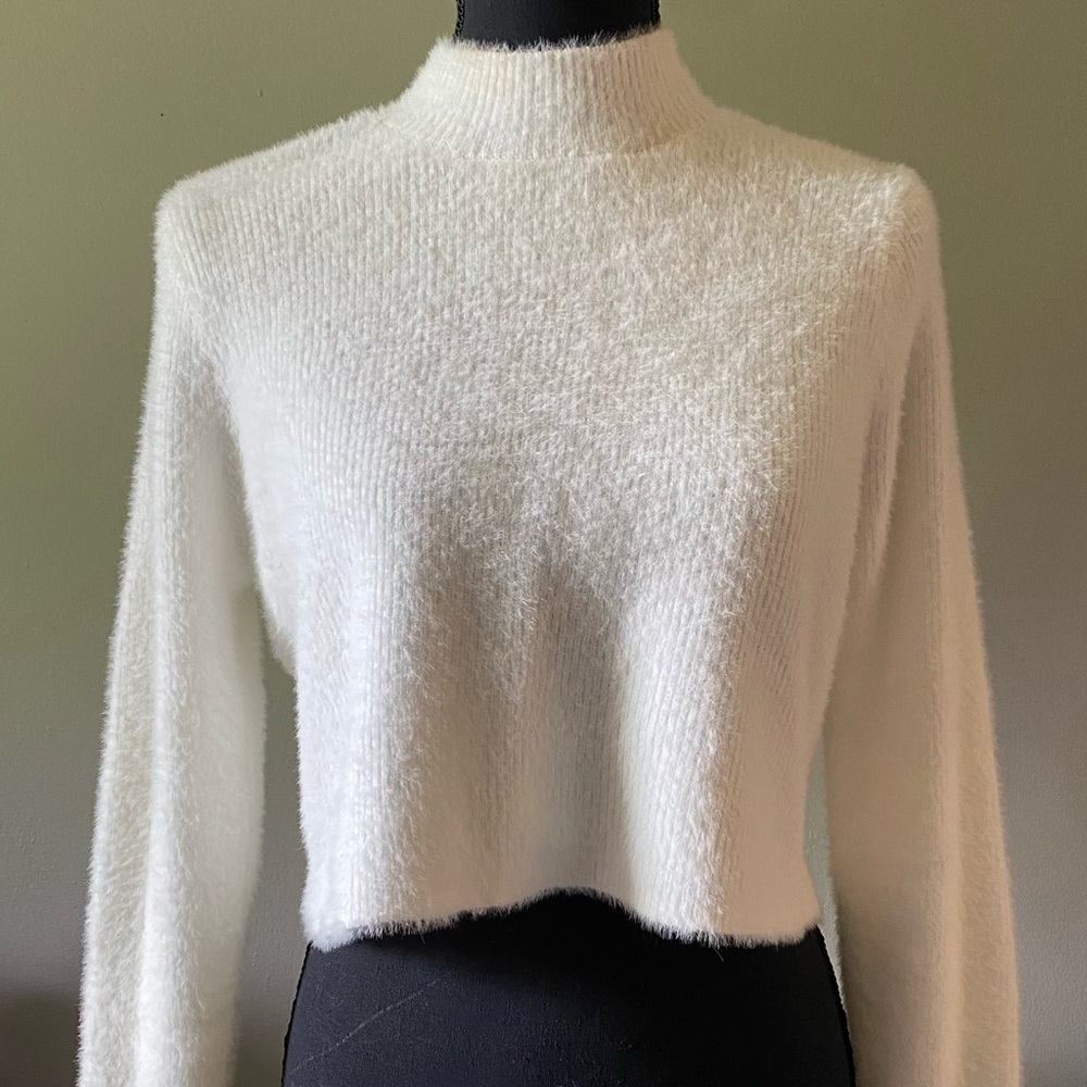Long sleeve fuzzy Kendall and Kylie sweater. Size medium